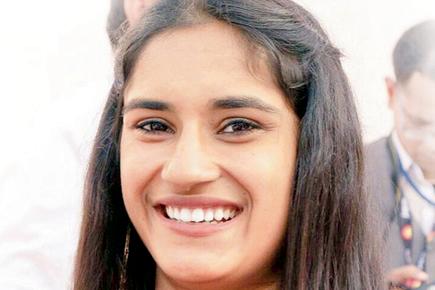 Haryana cancels award function for medallists; Phogat, Manoj welcome move