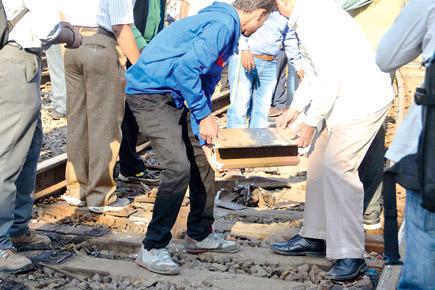 Blame game between Central Railway depts over derailment