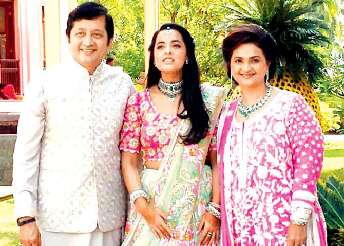 Isheta with her parents Dattaraj and Dipti Salgaocar