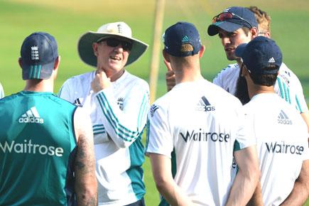 Trevor Bayliss expects Alastair Cook to lead till next Ashes