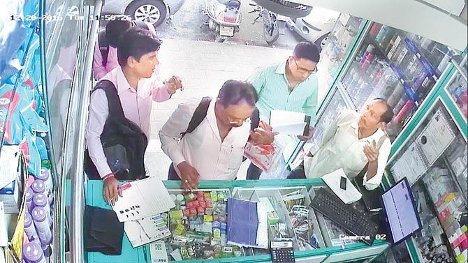 CCTV footage shows the ward boy Dilip Pawar (in green) returning the surgical clip and pocketing the money