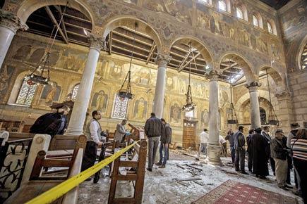 25 dead in blast in Cairo cathedral