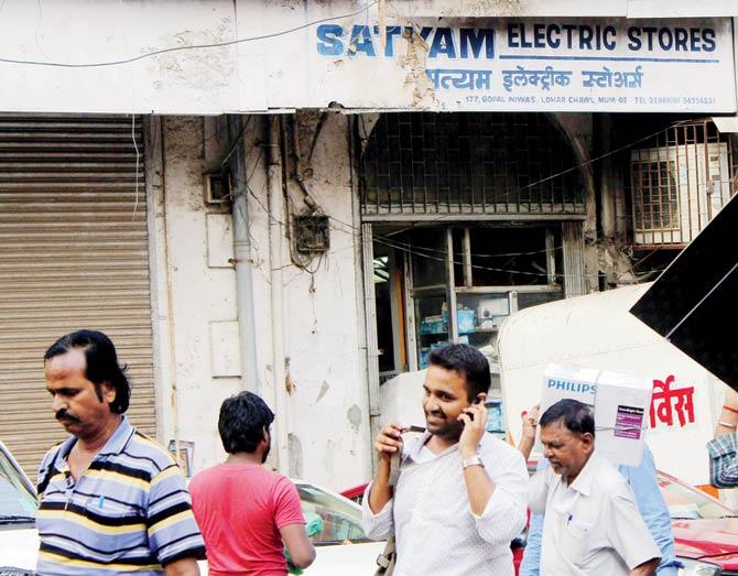 The electrical shop from where Rs 15 lakh was stolen. Pic/Poonam Bathija