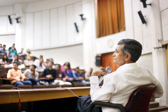 Jayaprakash Narayanan addresses the students of IIT-B as part of the institute’s annual cultural festival ‘Mood Indigo’