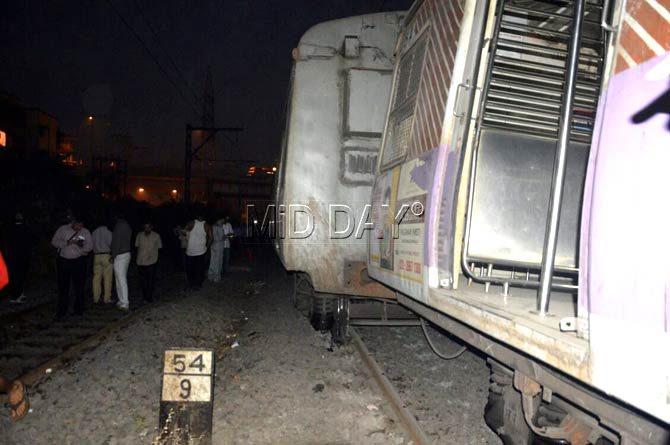 5 coaches of Kurla-Ambernath local derail in Thane; services disrupted