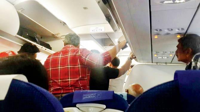 Passengers even waited in the plane for an hour