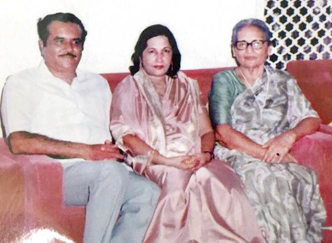 Muradkhan Babi with his wife and Parveen Babi’s mother Jamal Bakhte