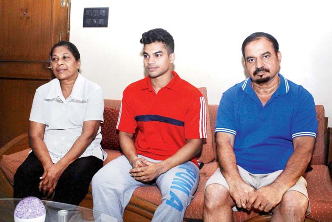 Savio Rasquinha’s mother Philomena, twin brother Shawn and father Robert last heard from him on November 17. Pic/Poonam Bathija