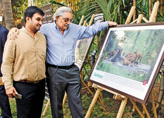 The first runner-up of the wildlife photography category, Pinal Shah (left) with environmentalist and author Bittu Sahgal at the Press Club. Pic/Poonam Bathija