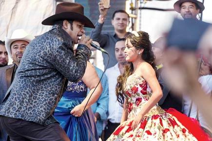 Mexican teenage girl celebrates 15th birthday with 10 thousand guests