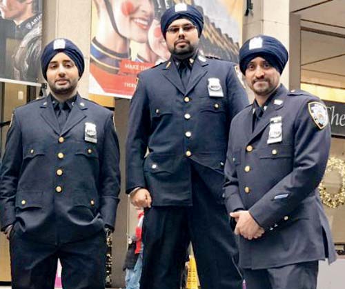 The turbans must be navy blue and have the NYPD insignia. Pic/Sikh Officers Association