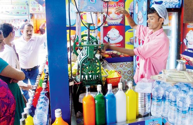 One of the 80 stalls at the Juhu Beach which plan to move to cashless payments. File pic