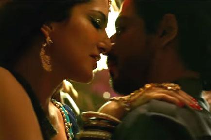 Watch! Sunny Leone sizzles in 