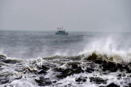 Heavy rains pound coastal Tamil Nadu as Cyclone Vardha approaches