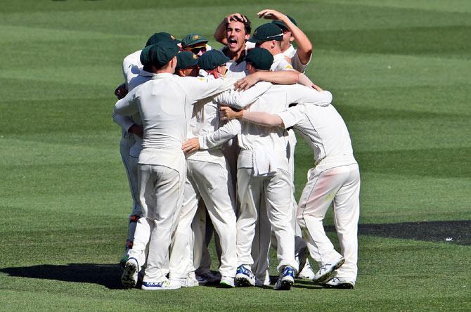  Australian players embrace after Australia defeated Pakistan on the final day