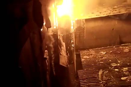 Mumbai: Major fire breaks out at chawl in Bandra 
