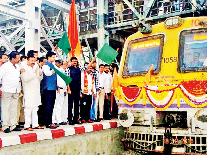 MP Shrikant Shinde inaugurated the Diva station halt for fast trains on December 18
