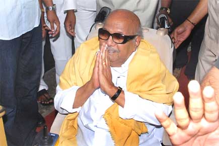 Karunanidhi admitted to hospital for throat and lung infection 