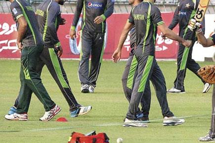 BPL: Pakistani player takes female guest to room, let off with warning