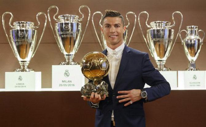 Cristiano Ronaldo posing with the Ballon d
