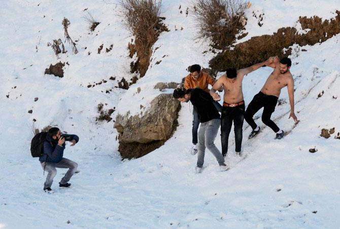 Tourists enjoy the snow at Mahashu peak in Kufri near Shimla on Monday. Pic/PTI