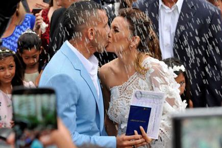 Argentina's football star Carlos Tevez gets married to childhood sweetheart