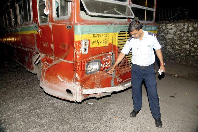  Bus driver loses control, crashes bus into six vehicles