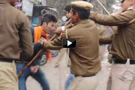 Watch Video! Delhi cops assault protesters near RSS head office