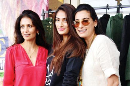 Mana Shetty hosts a charity exhibition for a cause