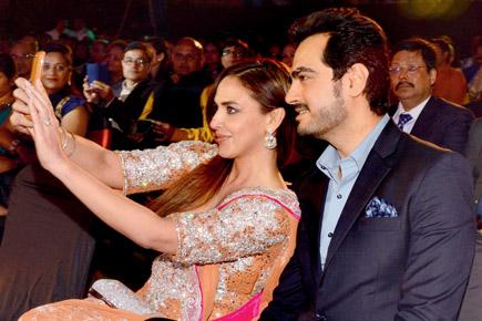 Esha Deol clicks a selfie with husband at an awards gala