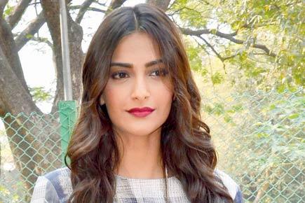 Sonam Kapoor shows how to get the tunic look right