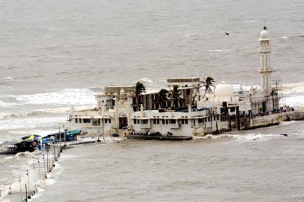 SC gives Maharashtra government extension to clear up Haji Ali encroachment