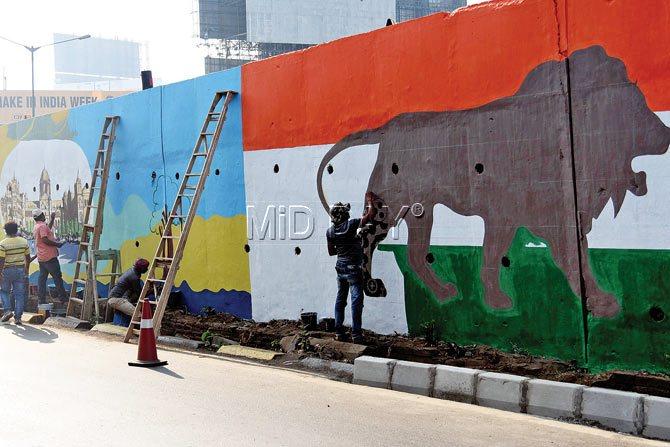 A stretch of the highway in Bandra is being beautified with murals for the upcoming Make in India week. PIC/Sameer Markande