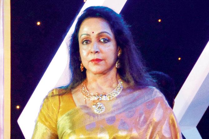 Hema Malini was given 2,000 sq m at Ambivli in Andheri for running a dance school at R70,000. This land costs  R50 crore at market rates. File pic