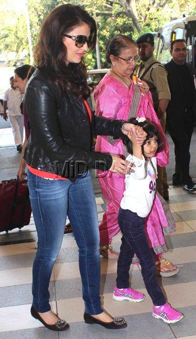 Aishwarya Rai Bachchan with daughter Aaradhya and mother Vrinda Rai