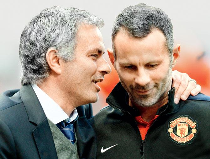 August 26, 2013: Chelsea manager Jose Mourinho speaks to Man United midfielder Ryan Giggs (right) before their EPL match at Old Trafford. Pic/AFP