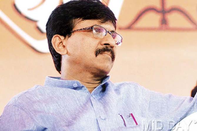 Shiv Sena MP Sanjay Raut attacked by ink by own party member