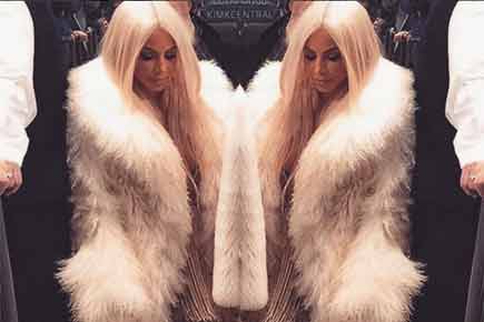 Kim Kardashian goes back to blonde