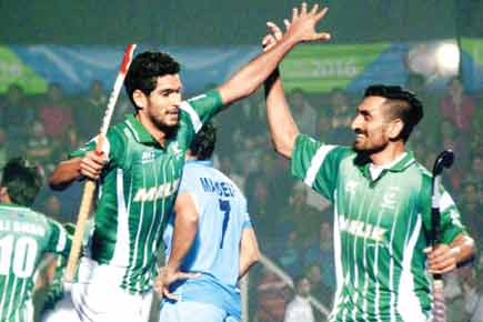 India lose to Pakistan 0-1 in hockey final
