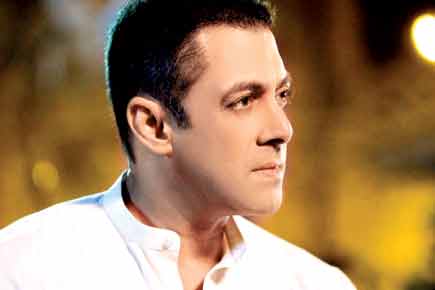 Salman Khan shaves off his facial fuzz