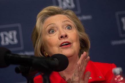 Hillary Clinton barks like a dog to attack Republican rivals