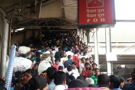 Mumbai: Central Railway train services disrupted after teen dies on tracks