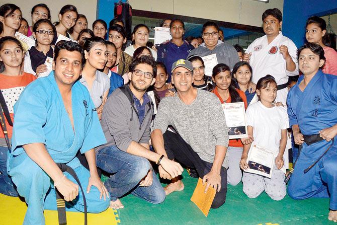 Akshay Kumar and Aditya Thackeray with the students of the training academy