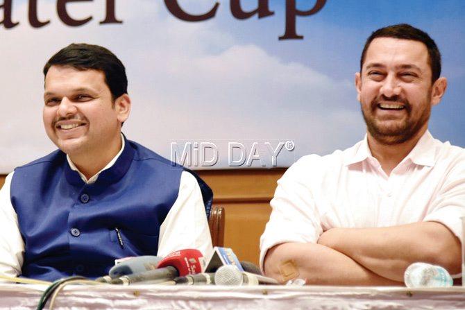  Maharashtra chief minister Devendra Fadnavis and Aamir Khan at the event