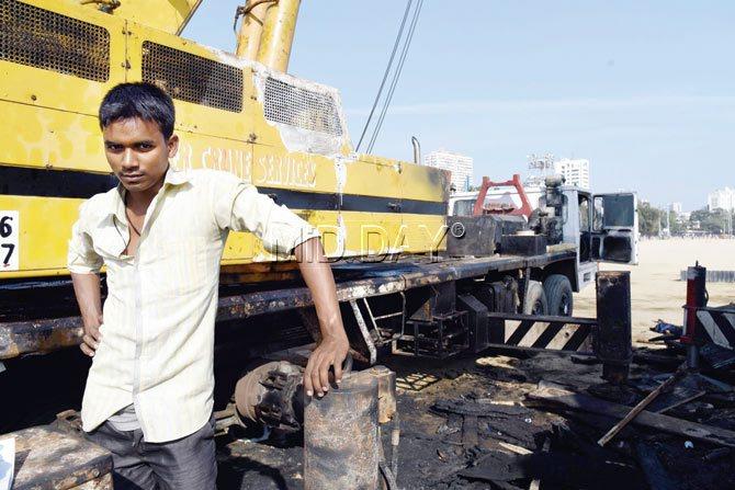 Mohammed Moin, an employee of Sayed Akbar Hussain, is currently stationed at Girgaum Chowpatty where the two cranes will remain till Hussain dredges up money to have them moved to the Wadala Truck Terminal. PICS/Rane Ashish