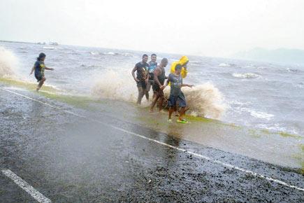 1 dead as cyclone Winston slams Fiji