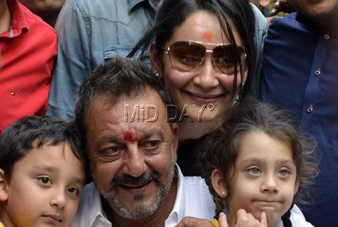 Sanjay Dutt with his wife Maanayata and children outside their residence in Mumbai. Pic/Atul Kamble