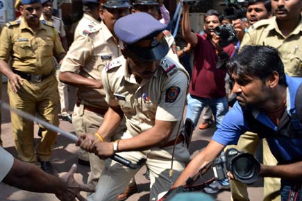 Mumbai: Cops beat up photographers covering Sanjay Dutt's visit to temple