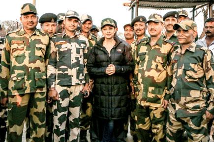 Aishwarya Rai Bachchan visits BSF jawans at the Wagah border