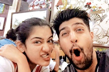 Close pals Akshara Haasan and Tanuj Virwani love clicking selfies!